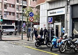 Detenido el atracador que robó 60.000 euros de un banco de Bilbao