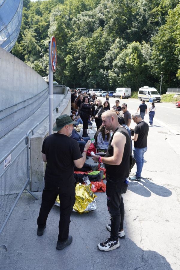 Calor, cacheos y mucha cerveza. Así ha sido la entrada de los 37.000 fans