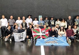 Antolatzaileak, pilotariak, agintariak eta beste protagonista batzuk joan den larunbatean Madalensoron.