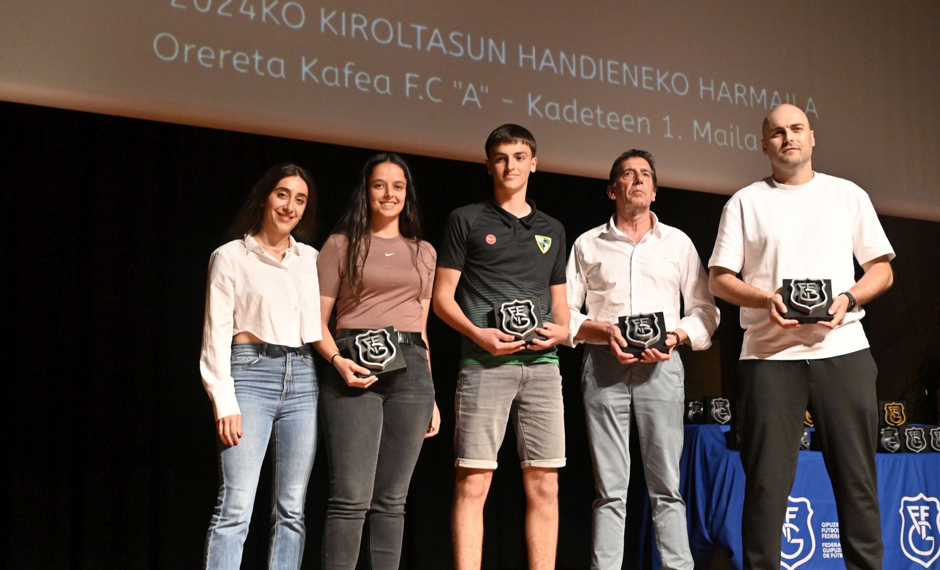 Los 27 premiados en la Gala del Fútbol Guipuzcoano