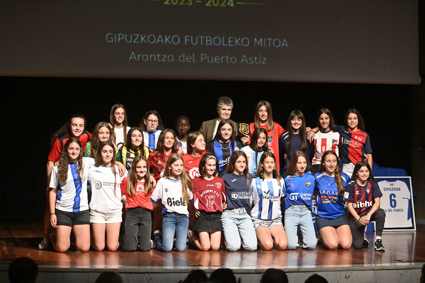 Los 27 premiados en la Gala del Fútbol Guipuzcoano