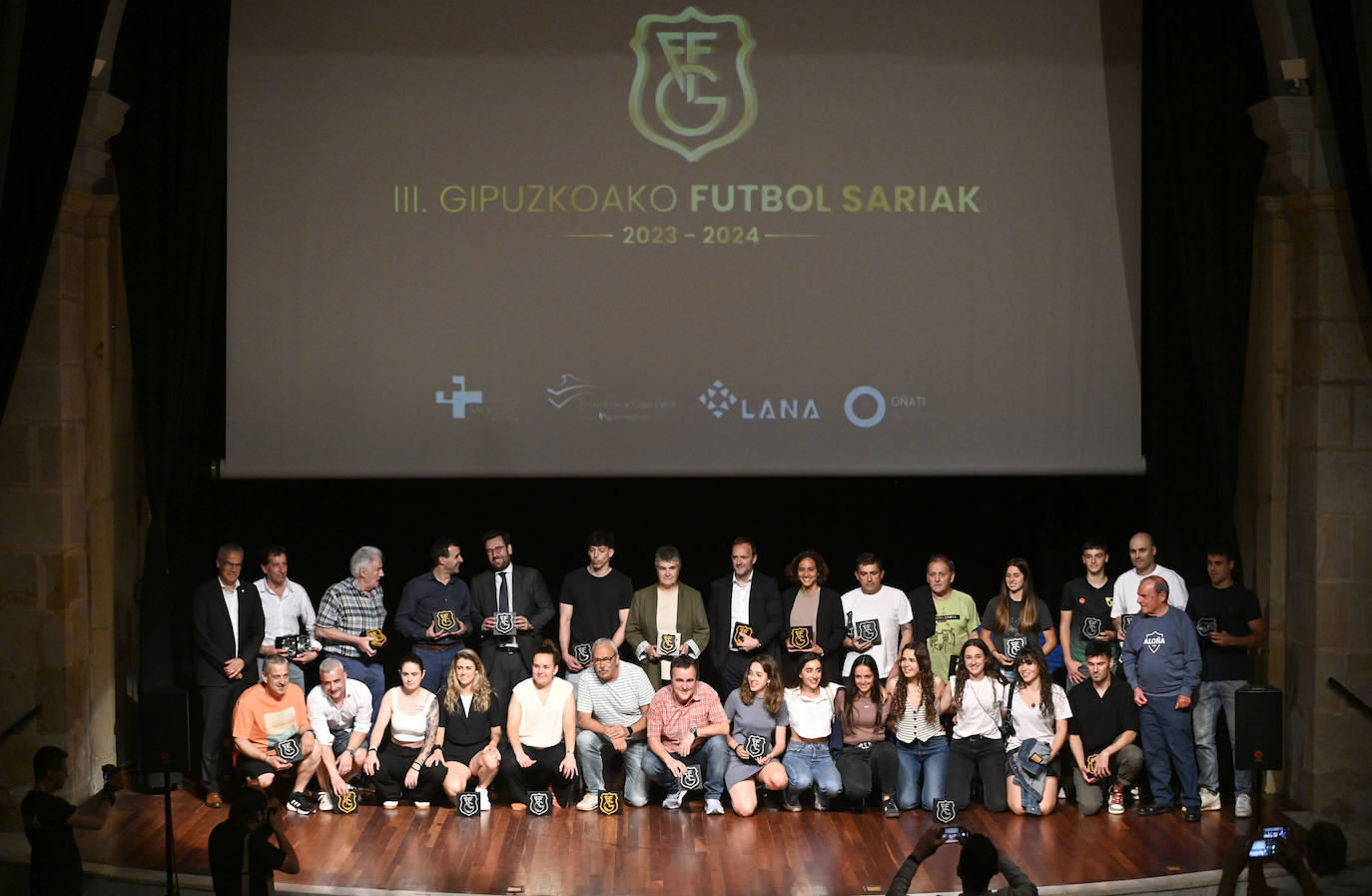 Los 27 premiados en la Gala del Fútbol Guipuzcoano