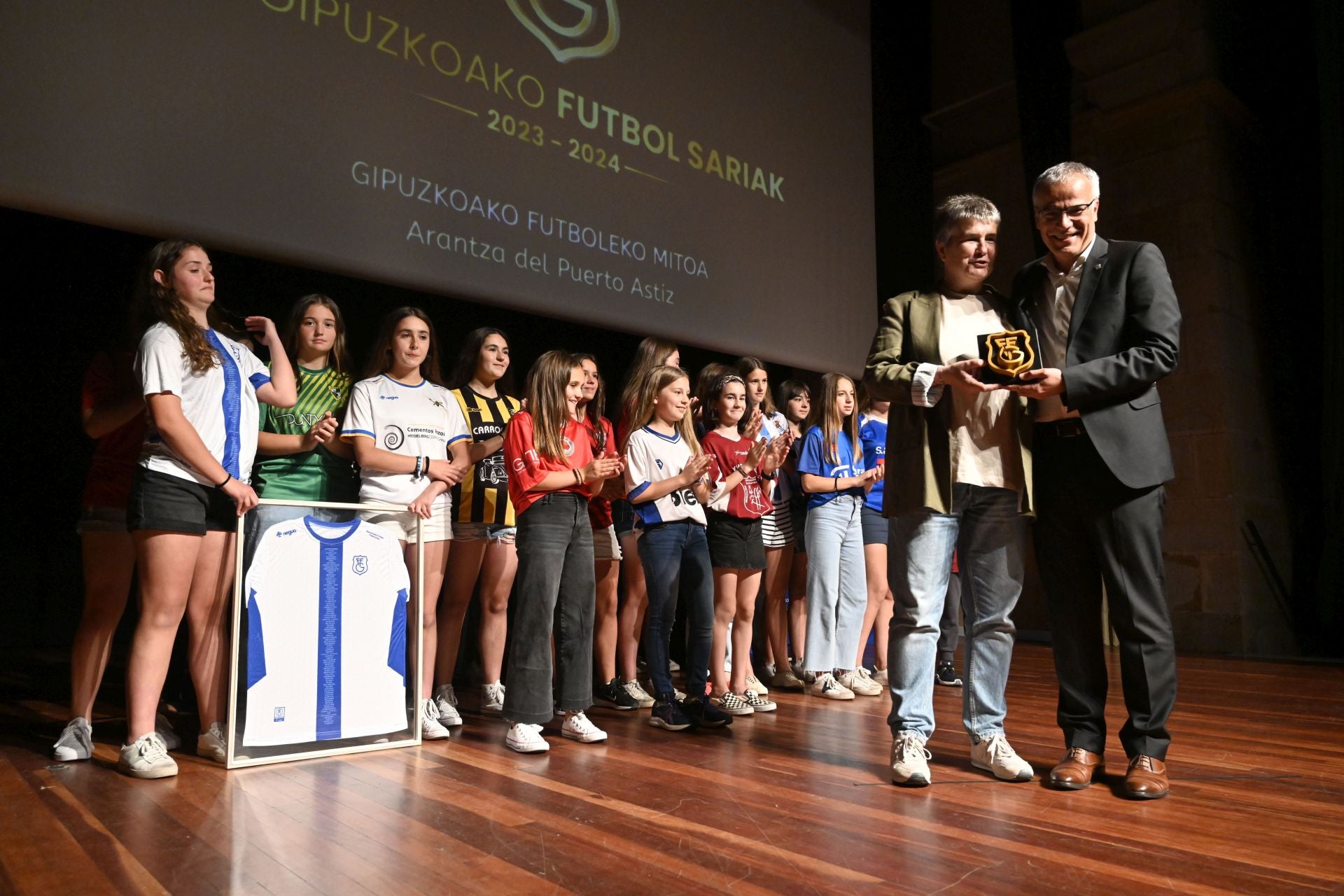 Los 27 premiados en la Gala del Fútbol Guipuzcoano