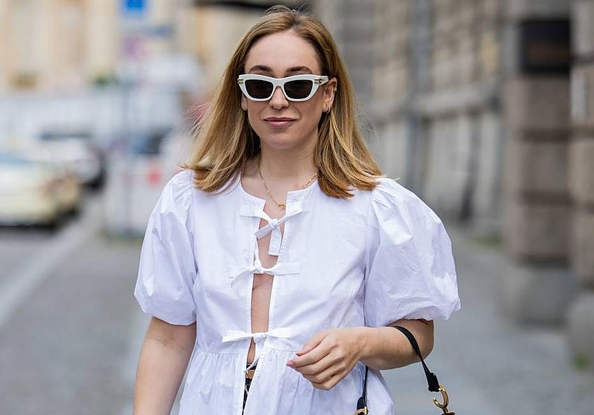 Las camisas con lazos, los pantalones de leopardo y el 'Saddle' de Dior son un 'must' del verano.