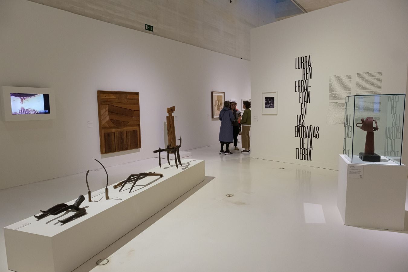 Una colección con obras de Chillida, Miró, Picasso y Balenciaga