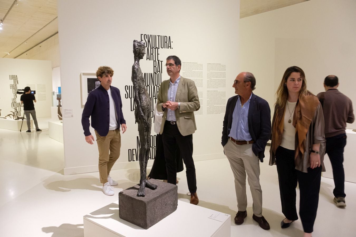 Una colección con obras de Chillida, Miró, Picasso y Balenciaga