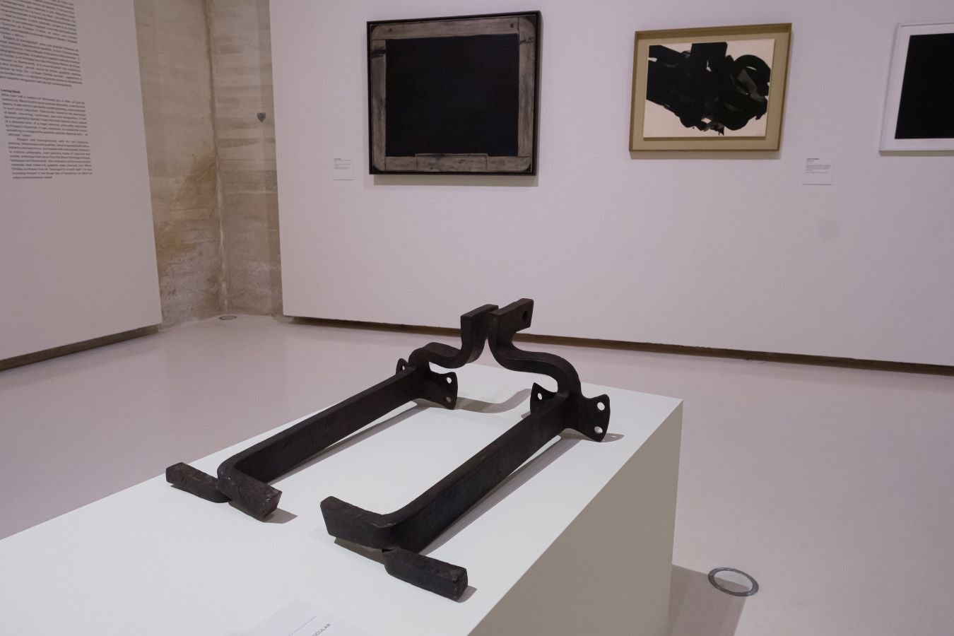 Una colección con obras de Chillida, Miró, Picasso y Balenciaga