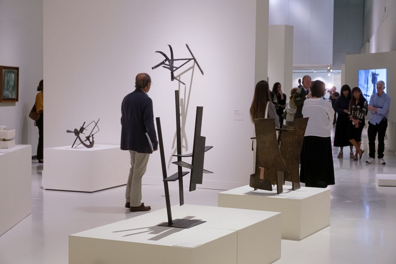 Una colección con obras de Chillida, Miró, Picasso y Balenciaga