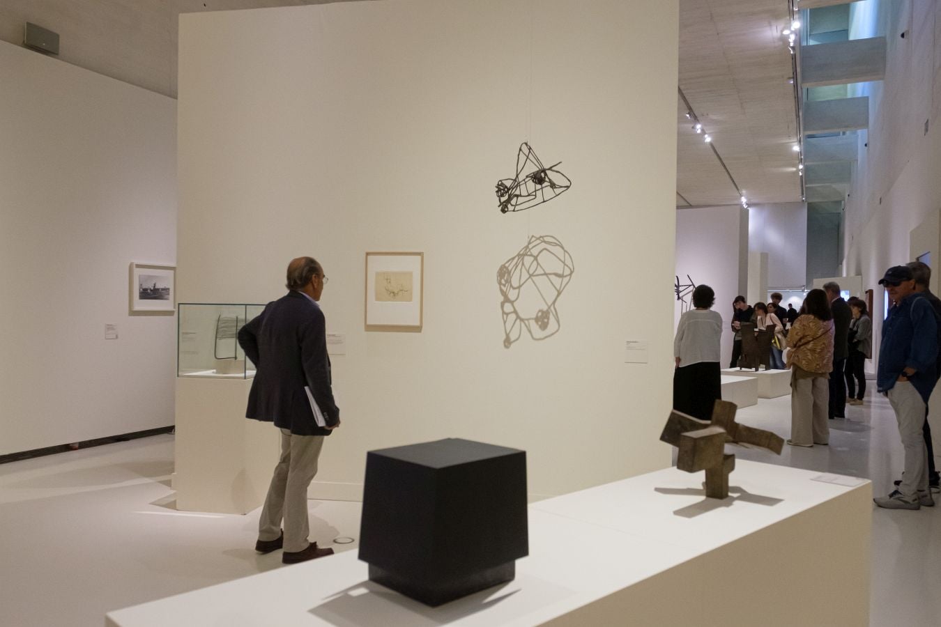 Una colección con obras de Chillida, Miró, Picasso y Balenciaga