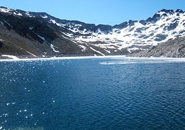 Ibón superior de Brazato.