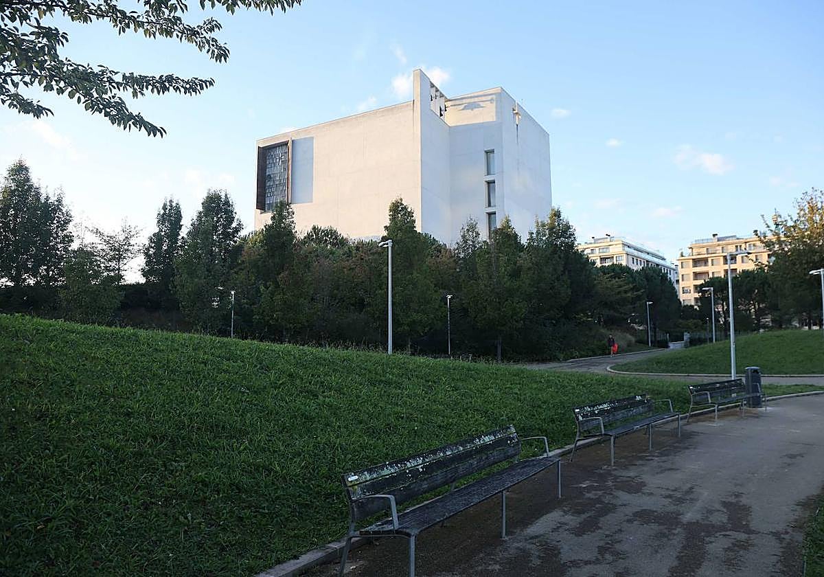 El «doble» de suelo para usos deportivos de lo que exige la normativa