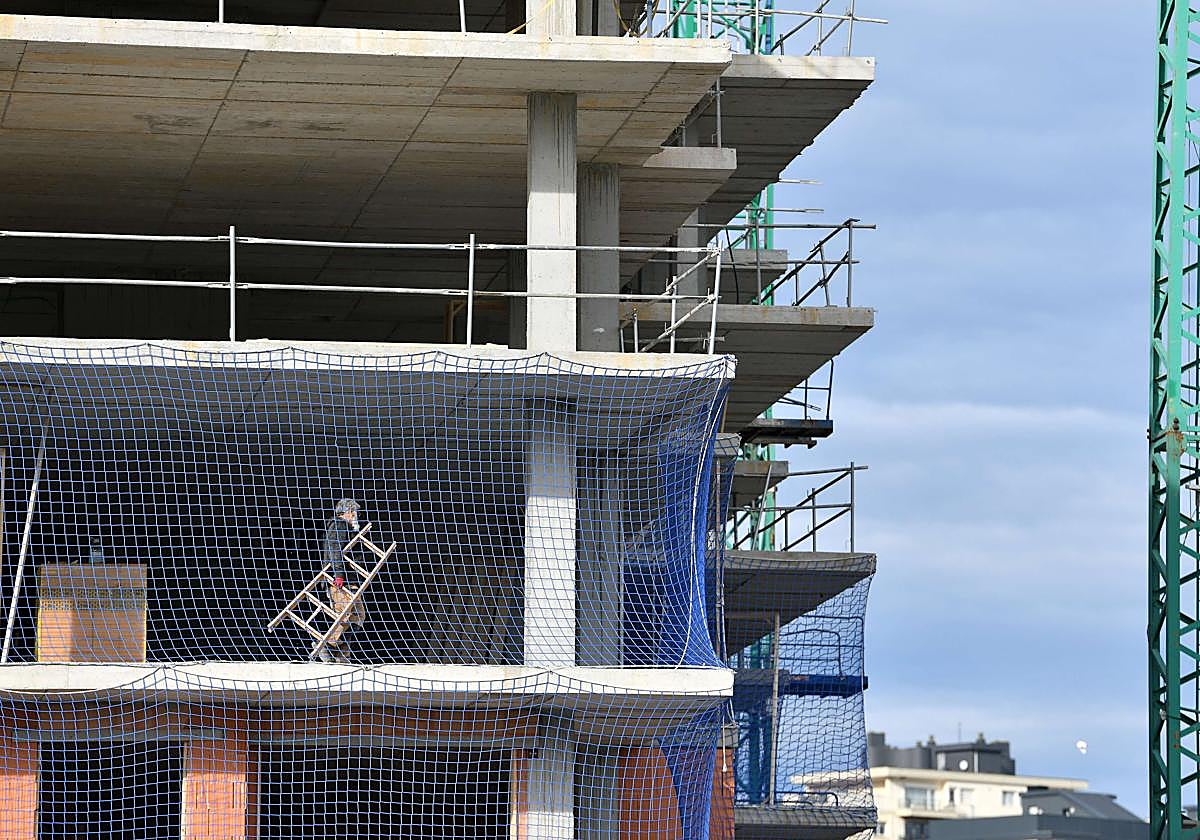 Construcción de viviendas en una localidad guipuzcoana. Este tipo de promociones pueden ser recurridas si el plan general del municipio no está actualizado