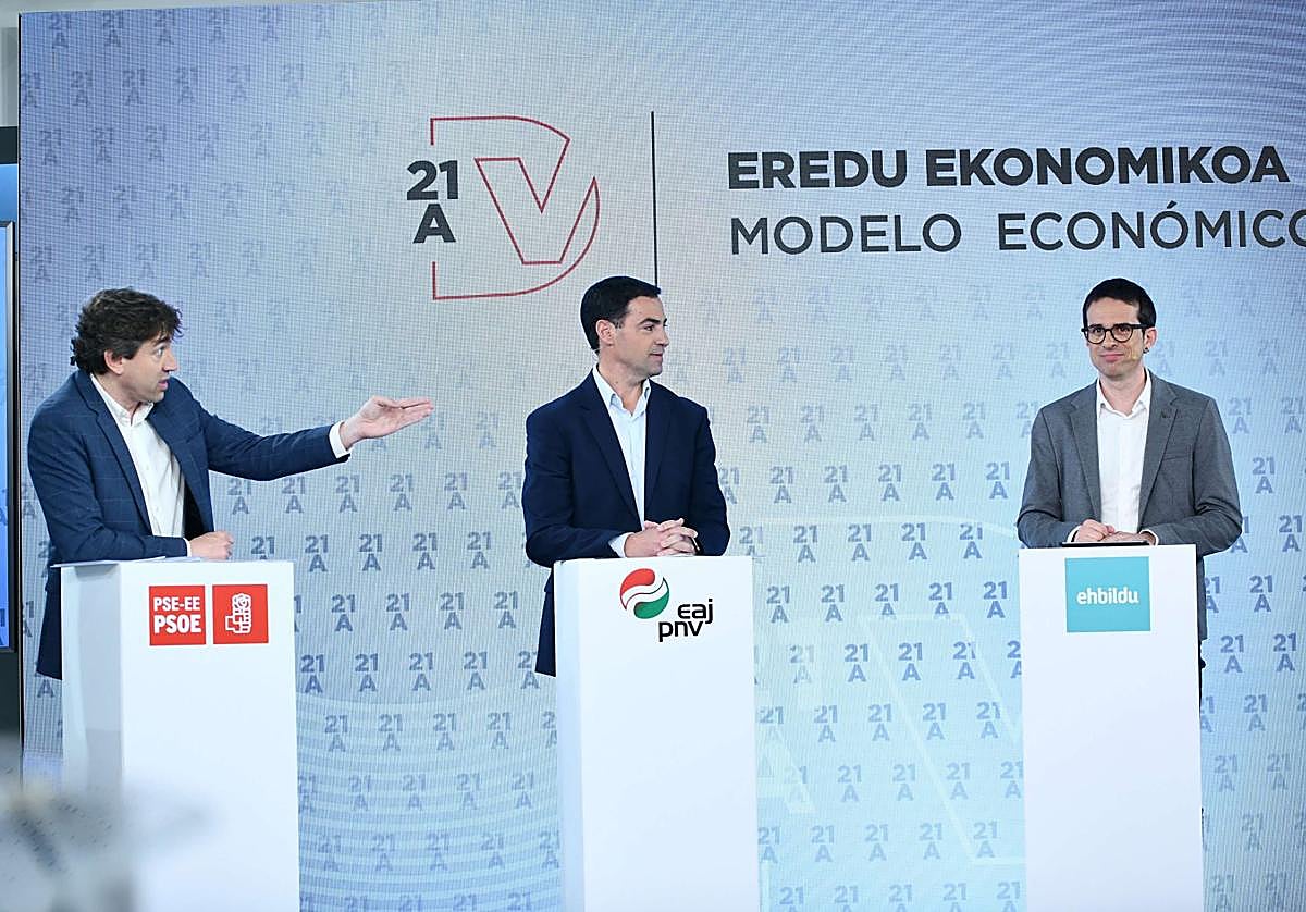 Eneko Andueza, Imanol Pradales y Pello Otxandiano en el debate electoral de las elecciones vascas organizado por El Diario Vasco.
