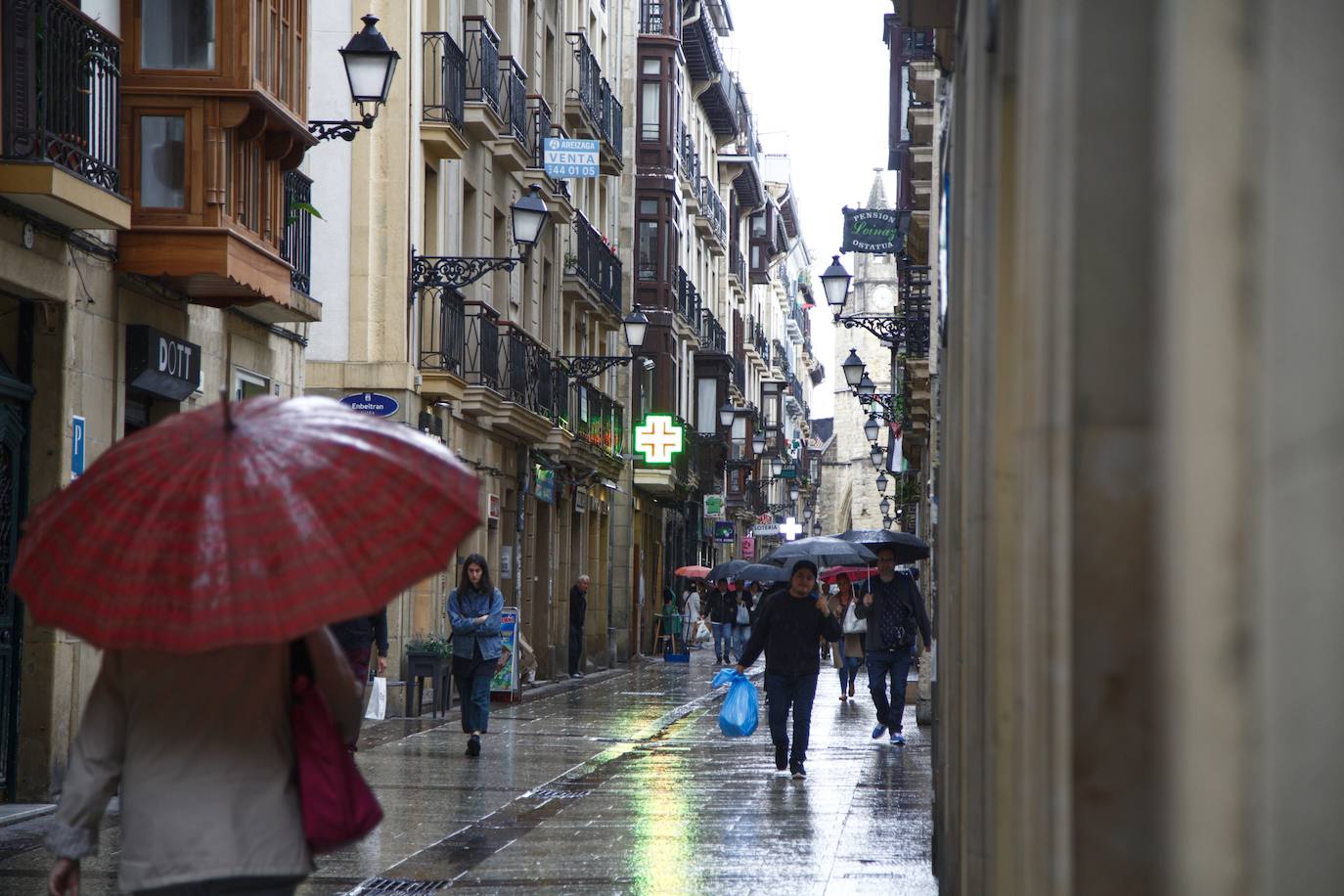 Miércoles lluvioso antes de un jueves veraniego en Donostia