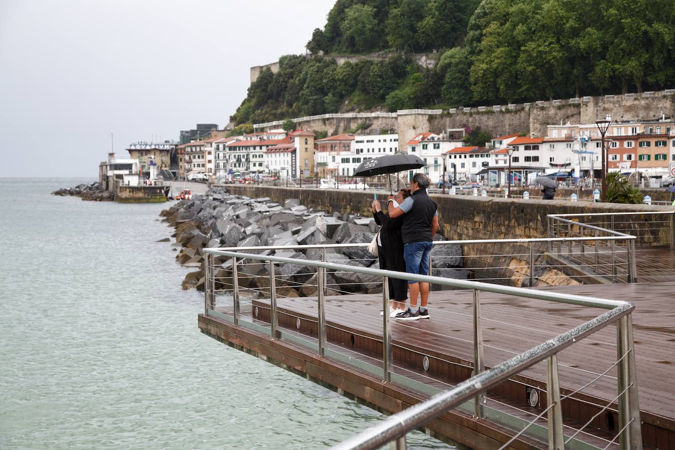 Miércoles lluvioso antes de un jueves veraniego en Donostia