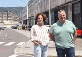 La alcaldesa Joana Mendiburu Garayar y el concejal de Urbanismo, Agustin Lekuona, en el polígono industrial de Ugaldetxo.