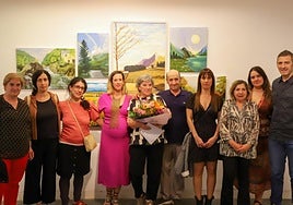 Alumnos y alumnas, profesores como la homenajeada Arantxa Munita, y representantes municipales.