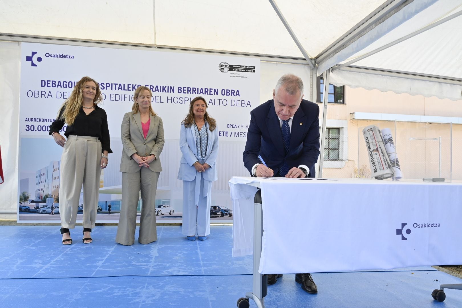 El último acto de Iñigo Urkullu, el primer cimiento del nuevo hospital de Alto Deba