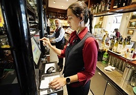 Camareros de un hotel donostiarra