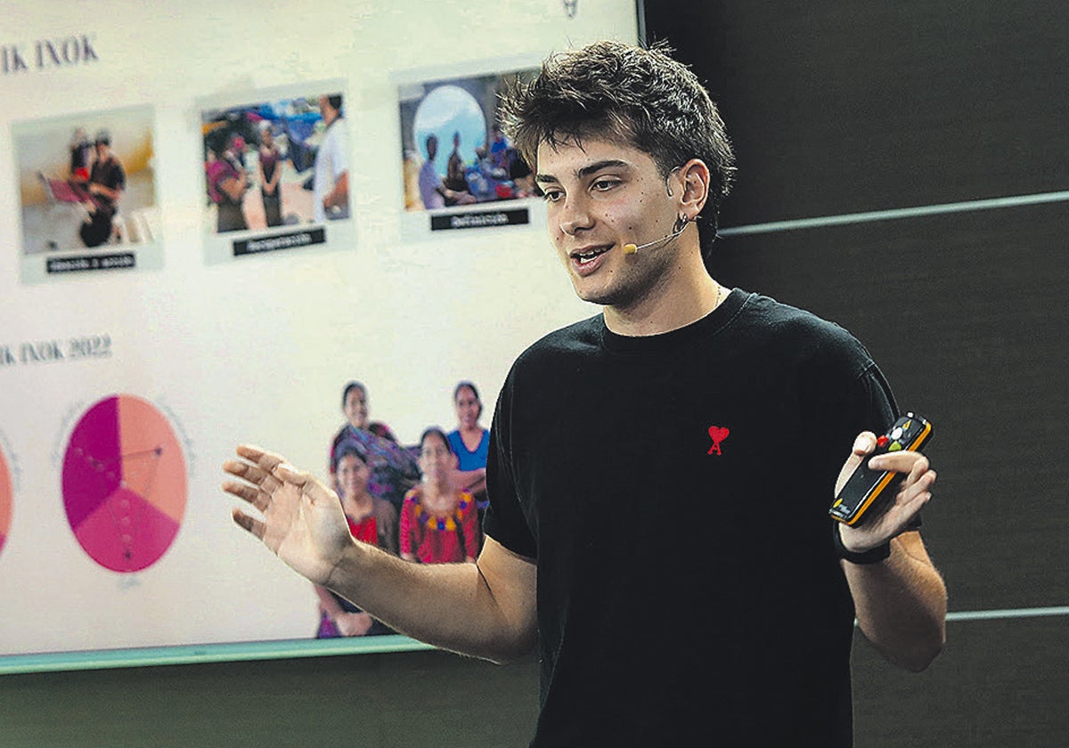 Viajar con impacto. Los asistentes al Encuentro Cooperativo conocieron de cerca el proyecto de la mano de su cofundador Alain Rodriguez.
