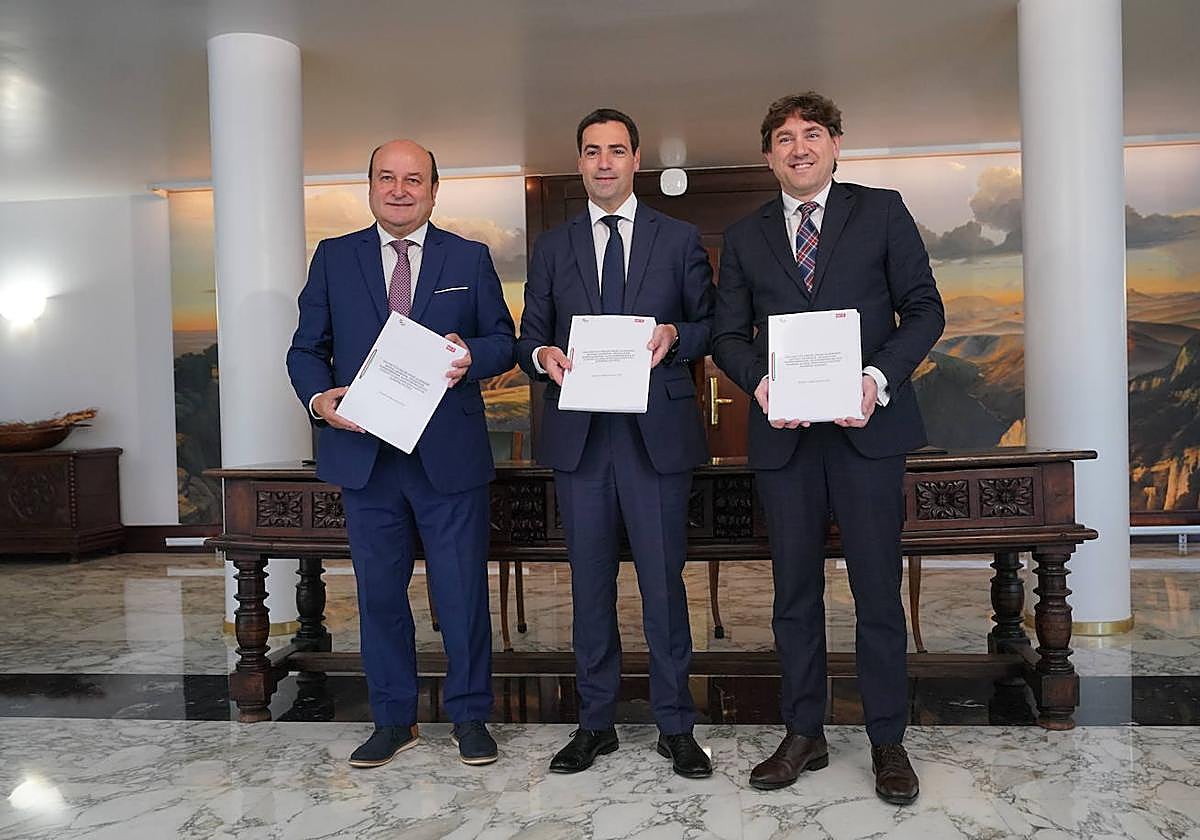 Los 32 puntos del acuerdo PNV-PSE para el próximo Gobierno Vasco, al detalle