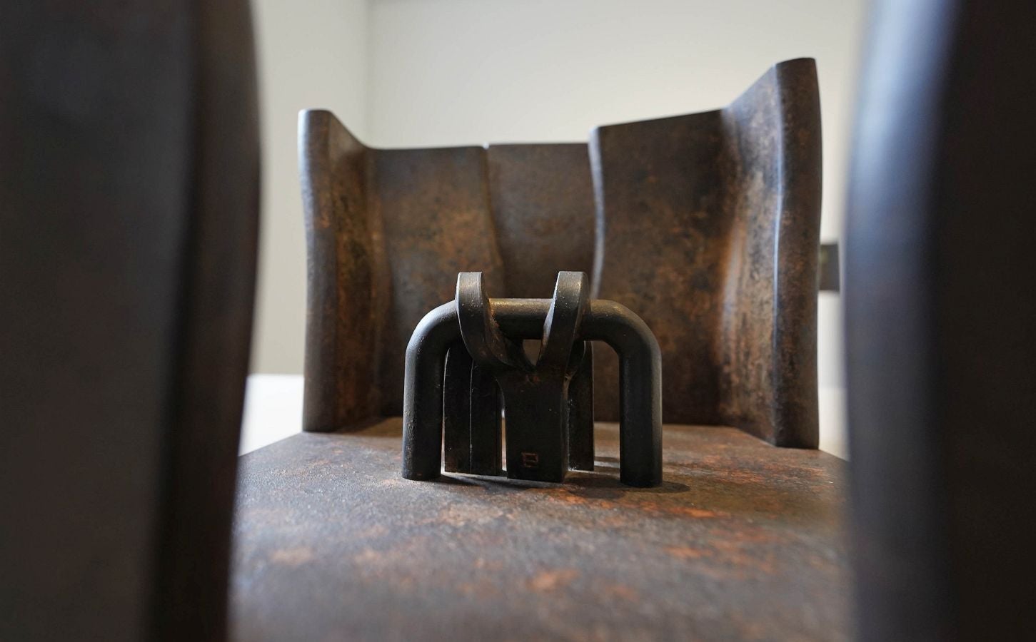 Chillida en Tabakalera: un diálogo entre generaciones