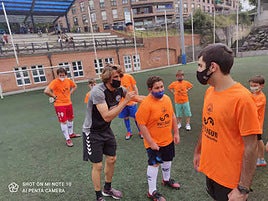 Participantes en un anterior encuentro de fútbol adaptado celebrado en guipuzco