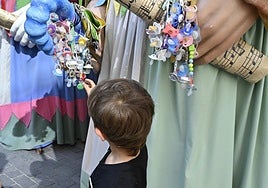 La magia de los gigantes seguirá provocando la curiosidad entre los más pequeños, como en el txupinazo del año pasado.