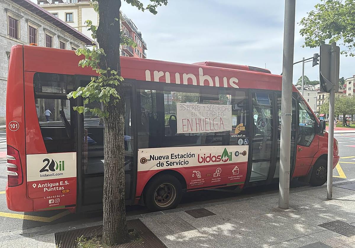 Un autobús de la L3 durante la primera jornada de huelga, el pasado mayo.