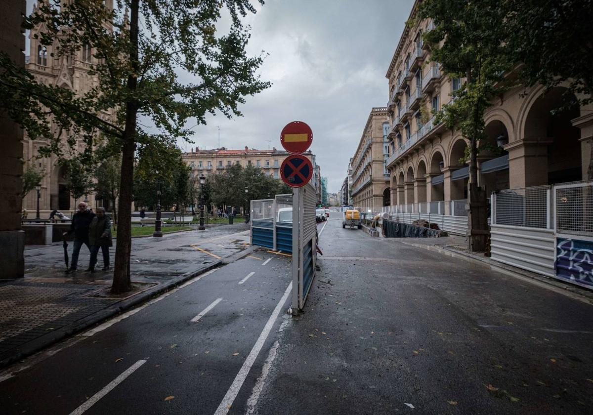 La calle San Martín, cerrada por las obras del Topo en su encuentro con la plaza del Buen Pastor. usoz