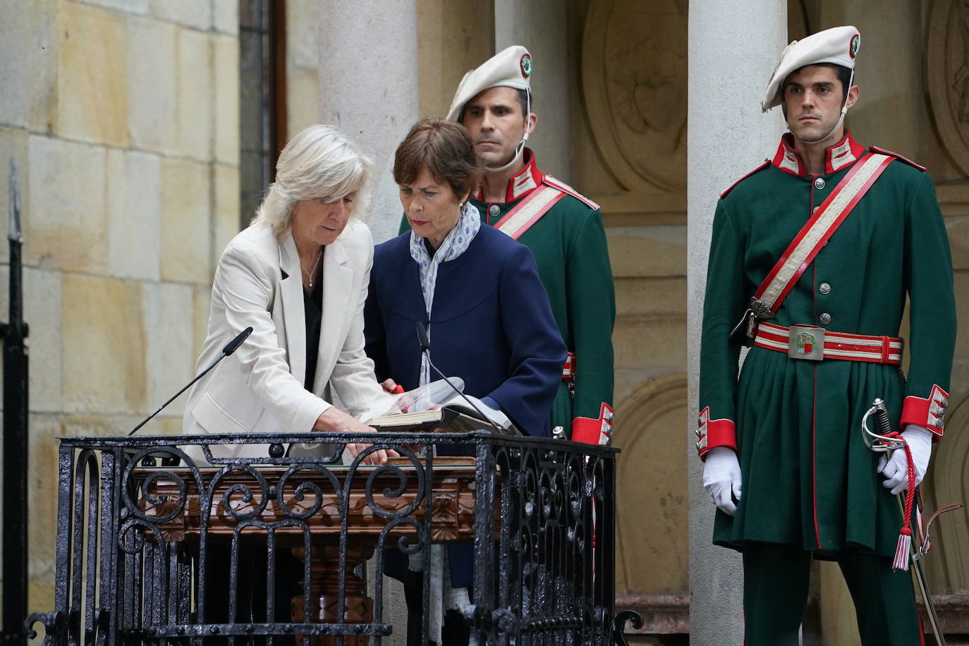 Acto de jura y toma de posesión de Imanol Pradales como lehendakari