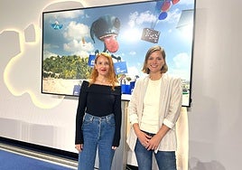 Nerea Rodríguez, gerente de San Sebastián Shops, y Ane Oyarbide, concejala de Economía y Empleo Local, este lunes en el consistorio donostiarra.