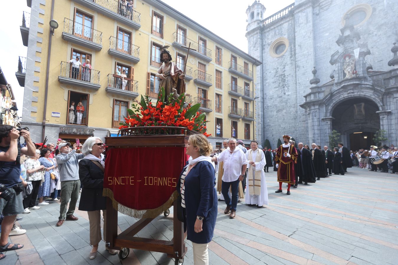 San Juan llega bajo el sol