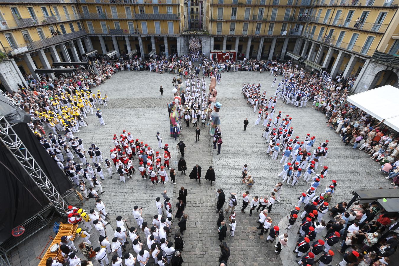 San Juan llega bajo el sol