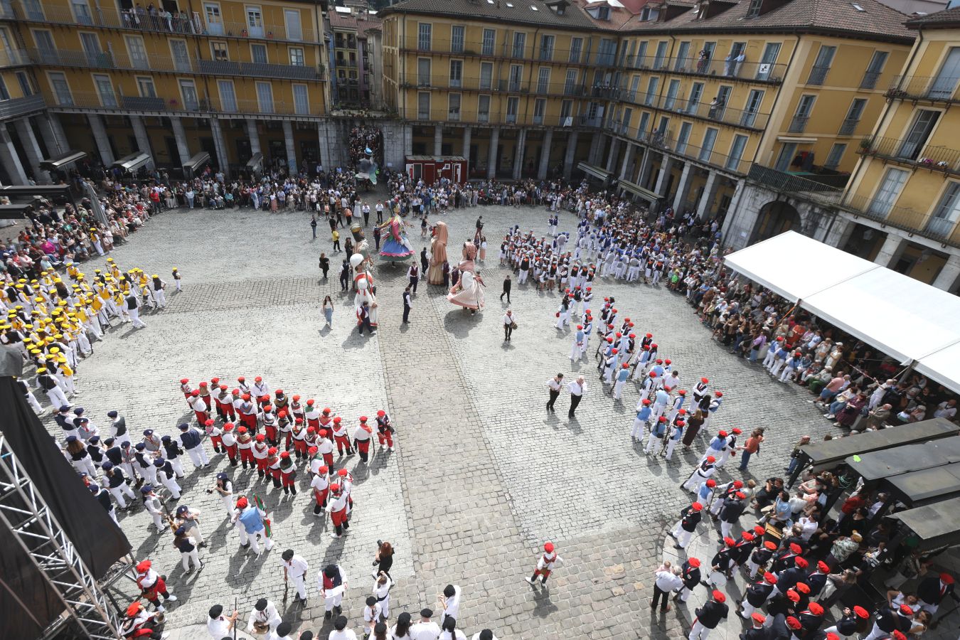 San Juan llega bajo el sol