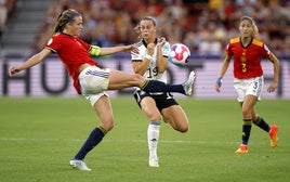 Irene Paredes durante un partido ante Alemania