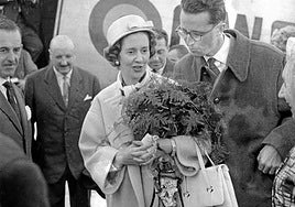 1960: Los reyes de Bélgica, Balduino y Fabiola llegando al aeropuerto.