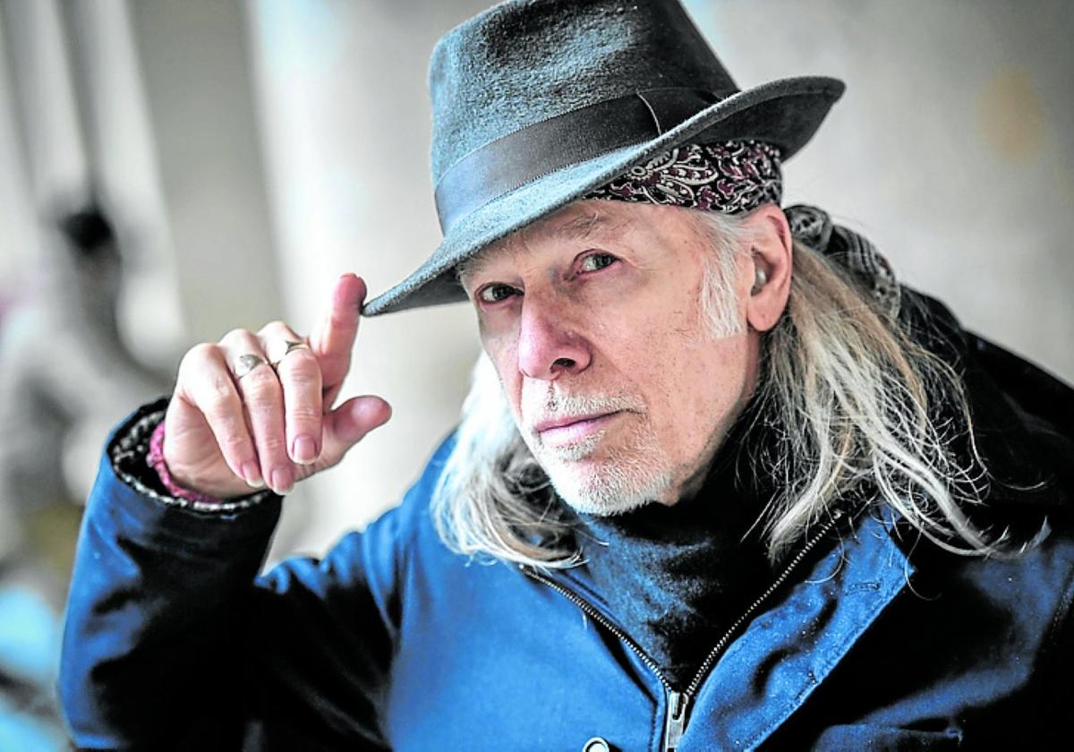 Elliott Murphy presenta en Donostia su libro con un pequeño concierto