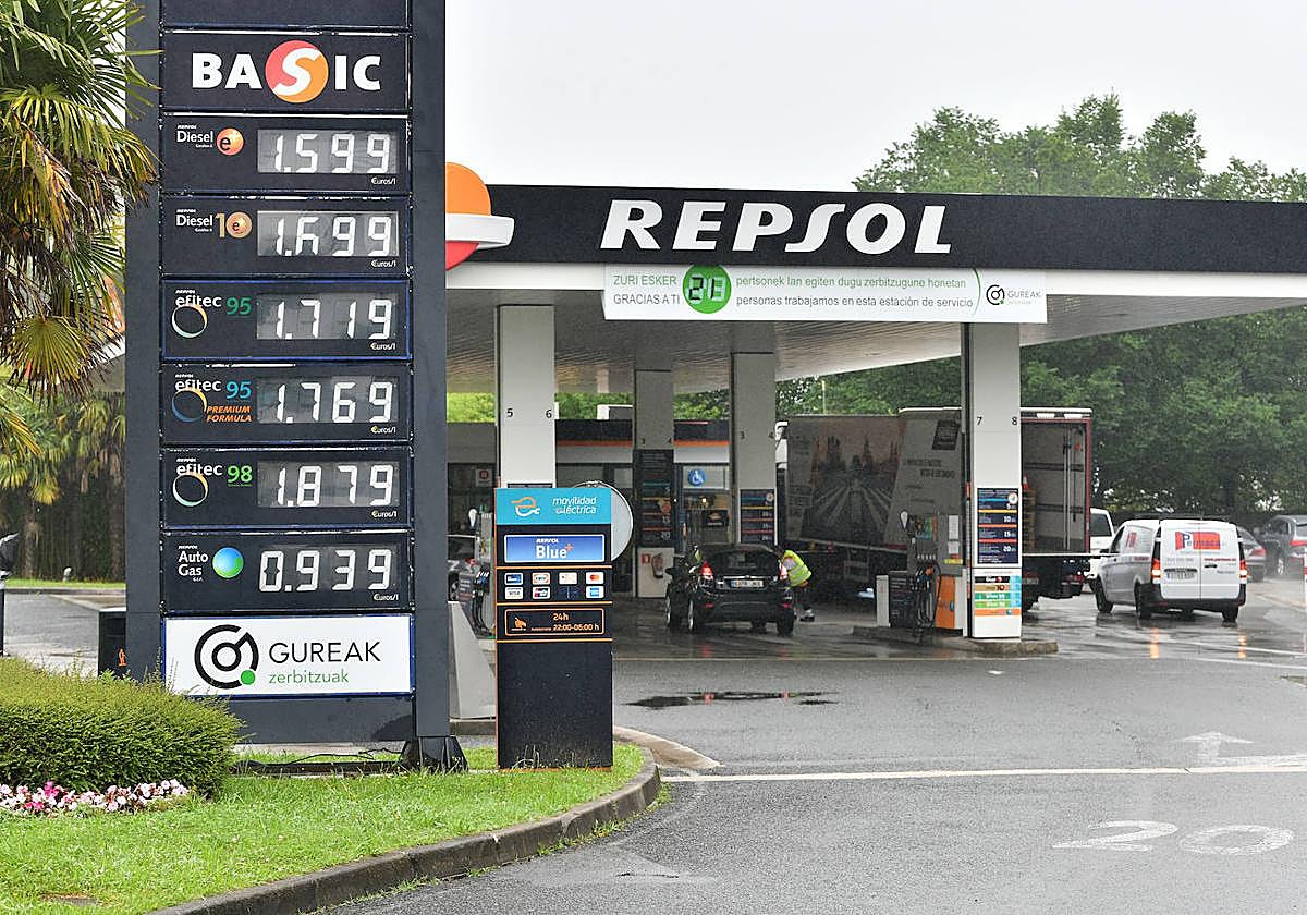 Panel de precios de una gasolinera guipuzcoana.