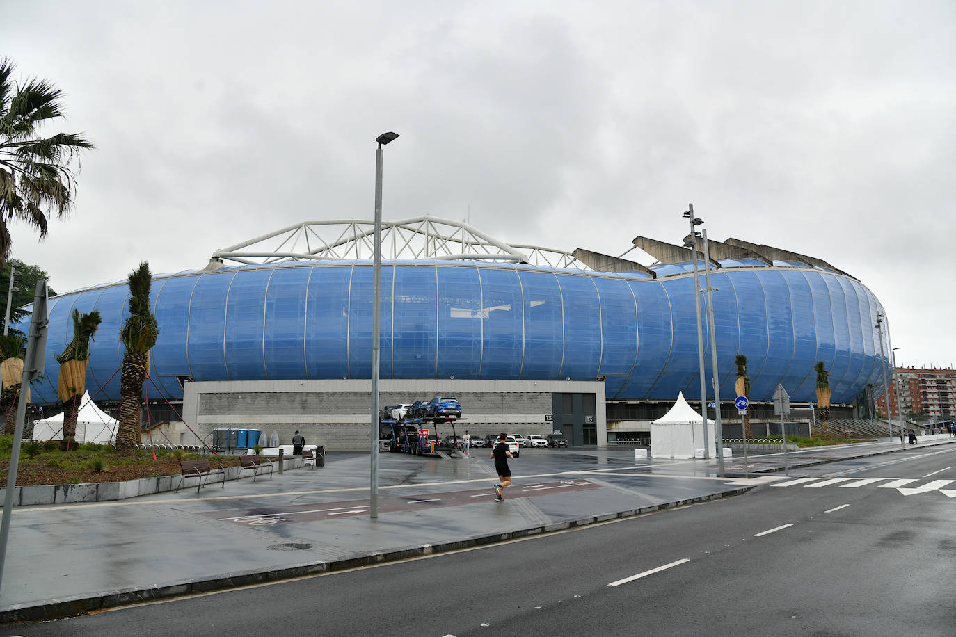 Fachada del Reale Arena, en su parte más próxima al Palacio del Hielo.