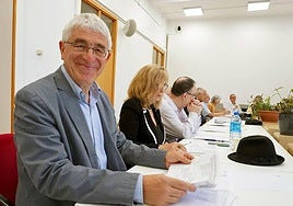 Jon Casenave hizkuntzalaria euskaltzain oso izendatu dute