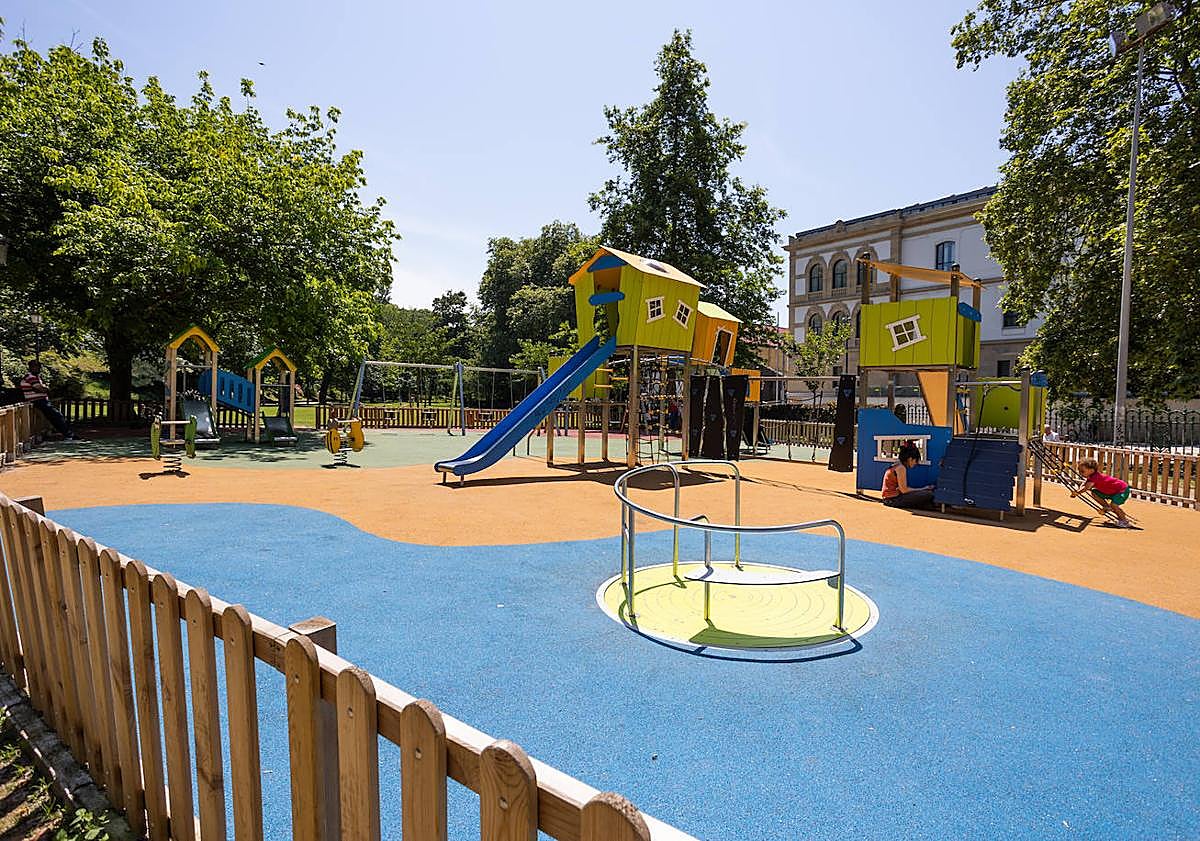 Imagen principal - Parques renovados en Cristina Enea, Sagüés y plaza del Txofre.