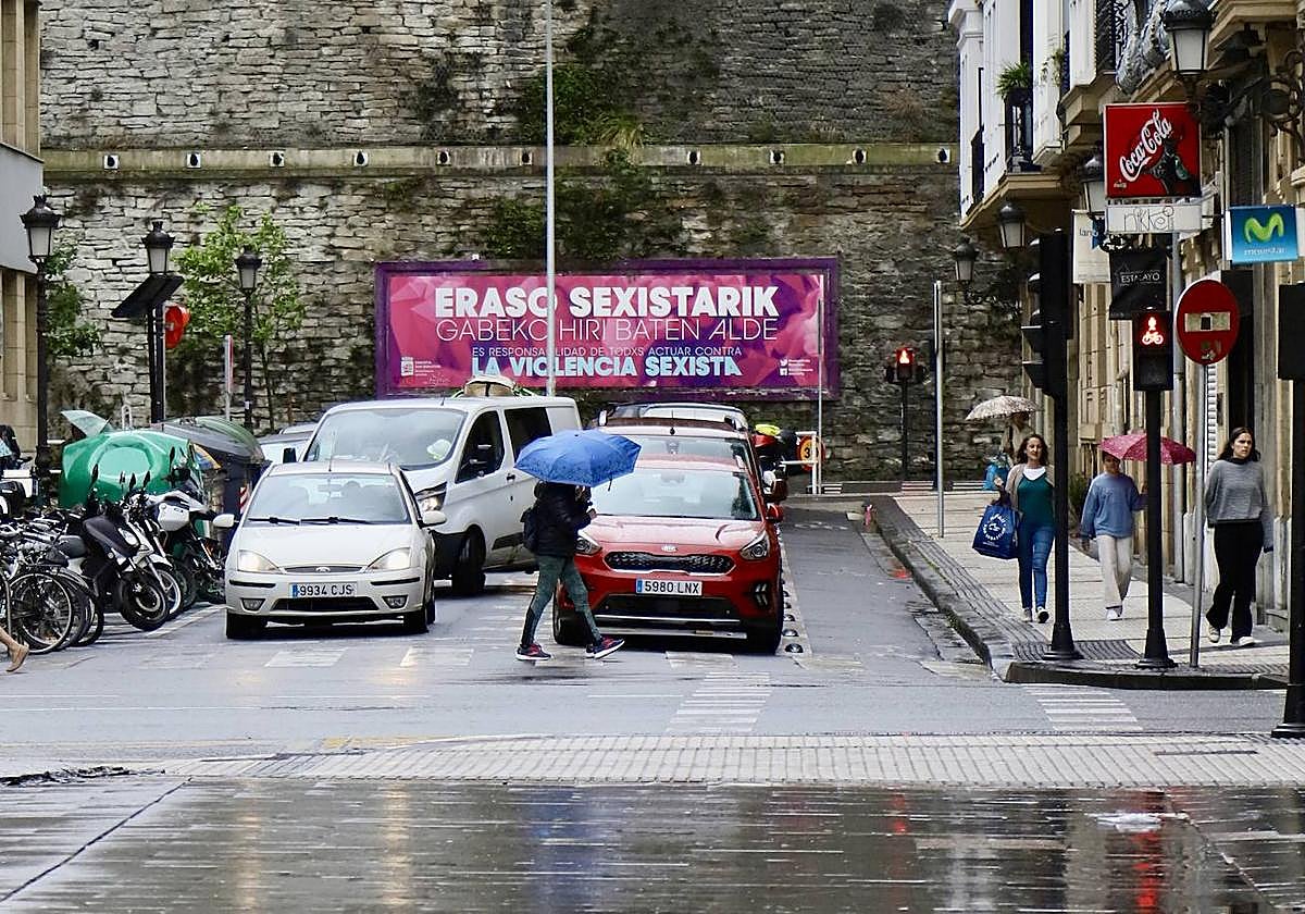 Paraguas y lluvia en Donostia.