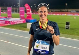 La pertiguista arrasatearra Malen Ruiz de Azua, tras ganar el oro este sábado en Alicante.