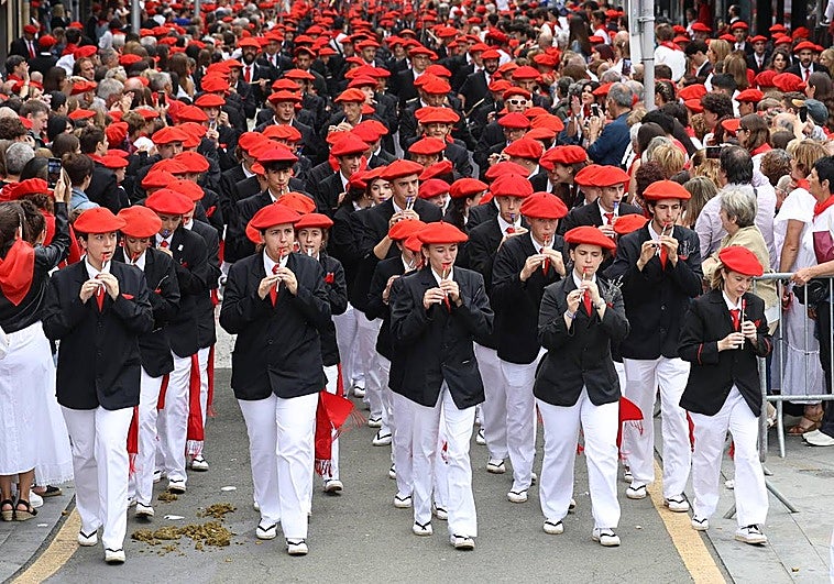 Revive al completo el Alarde Público del día de San Marcial 2024 en Irun