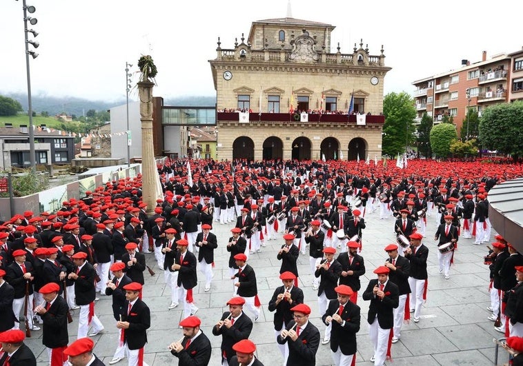 Revive al completo el Alarde Tradicional del día de San Marcial 2024 en Irun