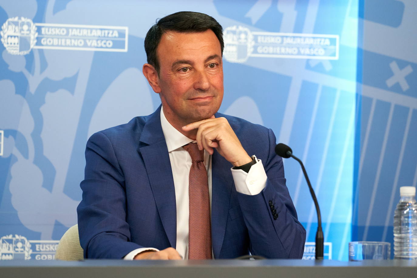 Mikel Torres, vicelehendakari y consejero de Empleo, tras el Consejo de Gobierno.