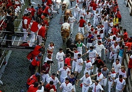 Uno de los tramos del primer encierro de los Sanfermines de este año.