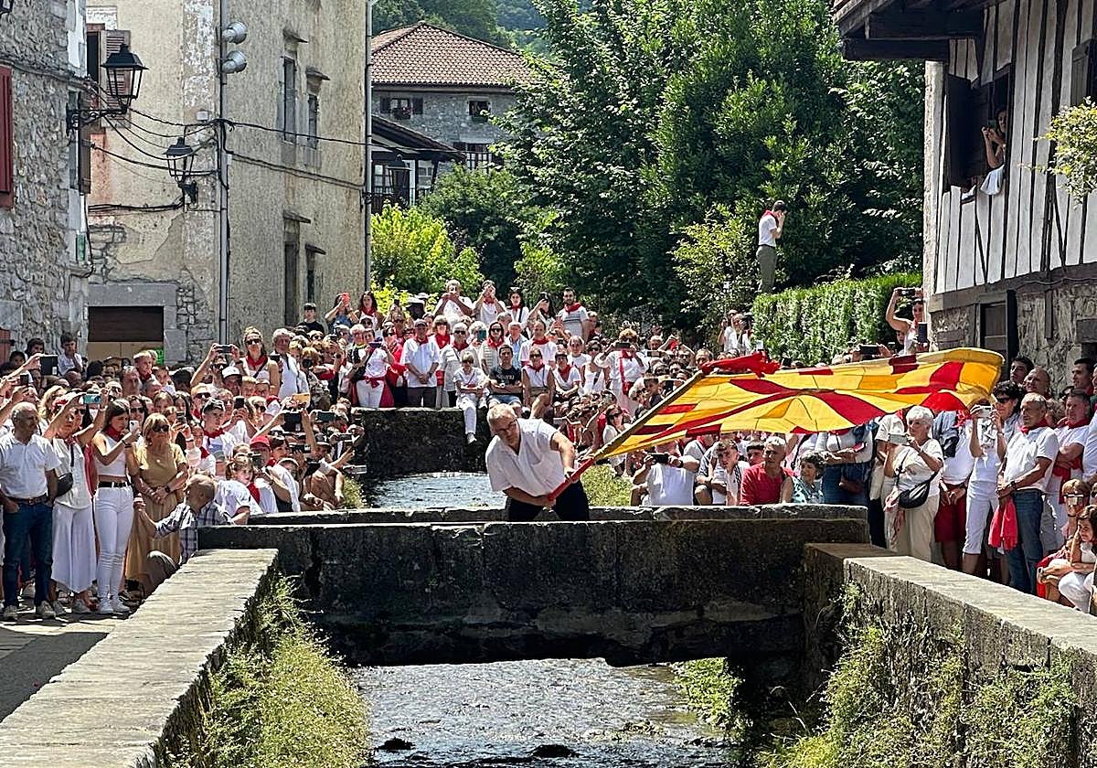 Zubigainekoa y Bandera bajo un intenso sol