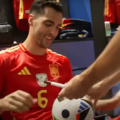 Morata consigue el balón del partido ante Alemania para Merino: «Toma máquina, para ponerlo en la puerta de mi casa»